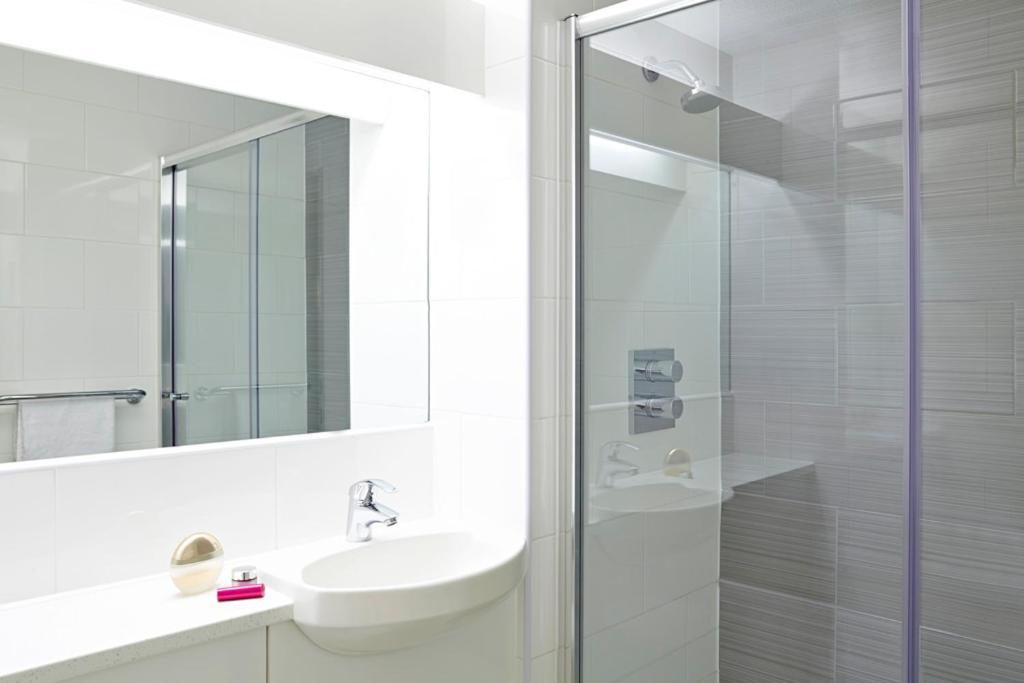 Ibis Budget London Bromley Town Centre Exterior foto